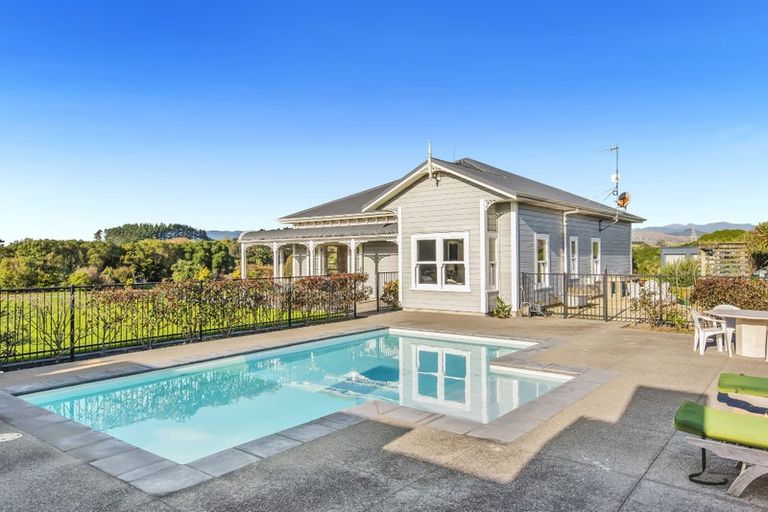 Photo of property in 47 Sandown Road, Te Horo Beach, Otaki, 5581