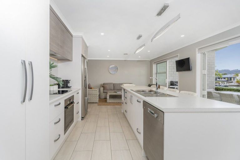 Photo of property in 17 Mermaid Place, Whitianga, 3510