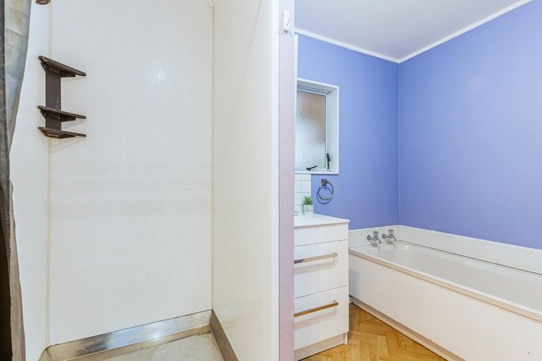 Photo of property in 5 Newington Road, Henderson, Auckland, 0612