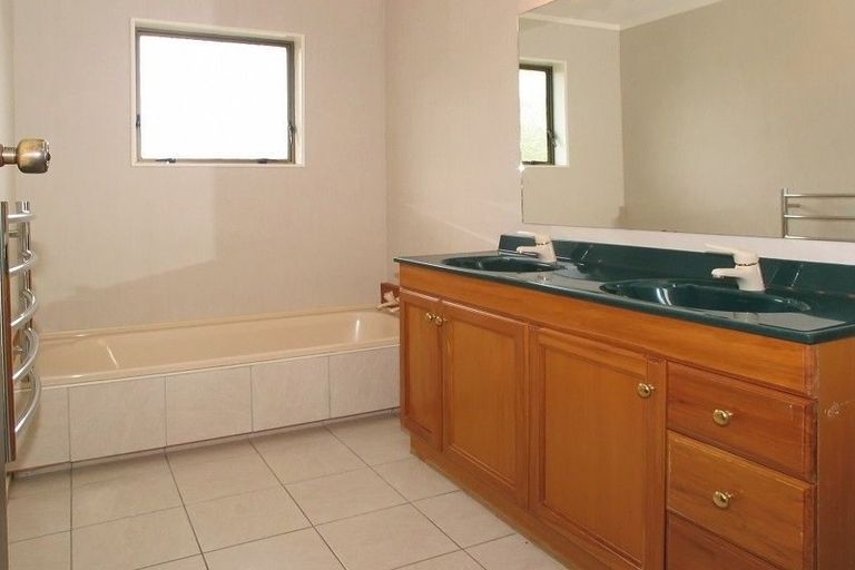 Photo of property in 60 Leeward Drive, Whitby, Porirua, 5024