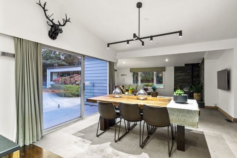 Photo of property in 166 Godley Road, Titirangi, Auckland, 0604