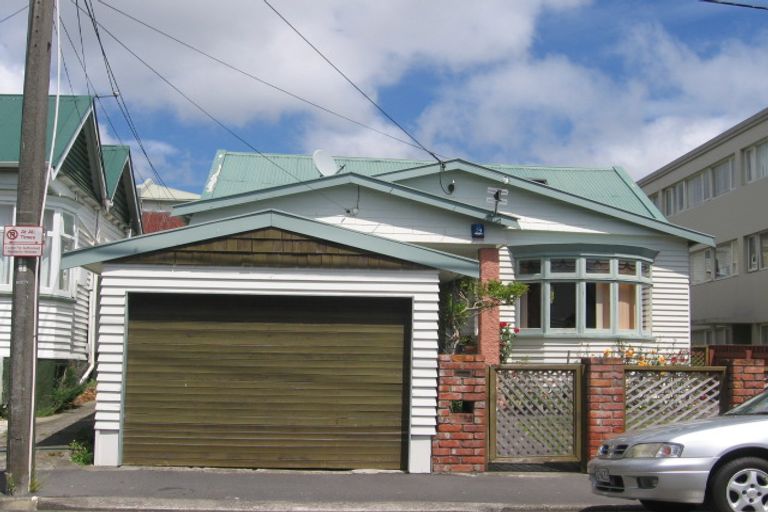 Photo of property in 8 Queen Street, Mount Victoria, Wellington, 6011