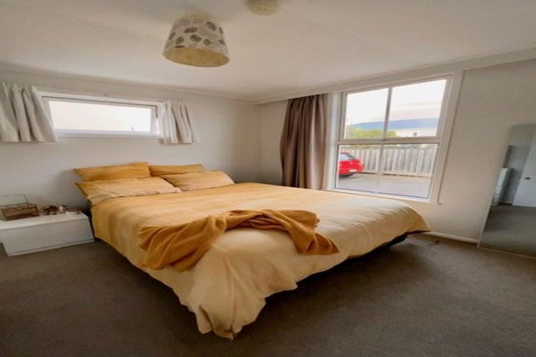 Photo of property in 118 Lyall Parade, Lyall Bay, Wellington, 6022