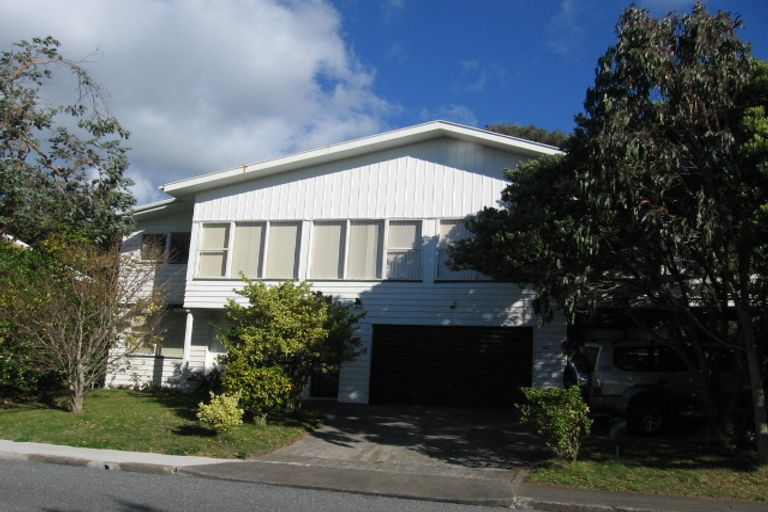 Photo of property in 61 Churton Drive, Churton Park, Wellington, 6037