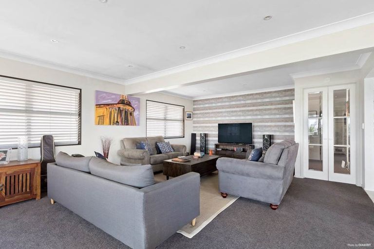 Photo of property in 23d Stanley Point Road, Stanley Point, Auckland, 0624