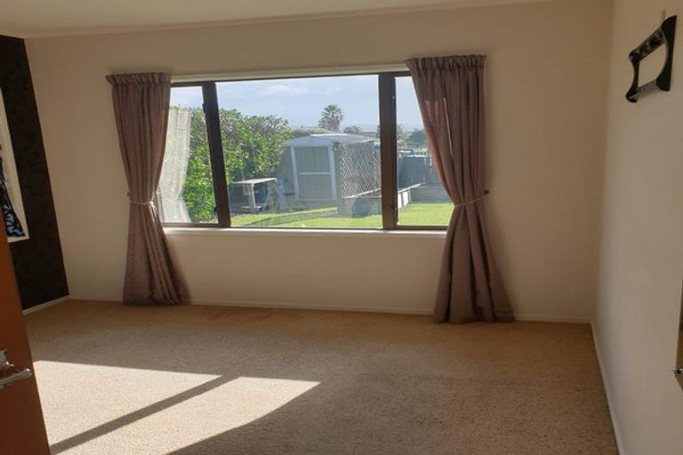 Photo of property in 82 Sandspit Road, Waiuku, 2123