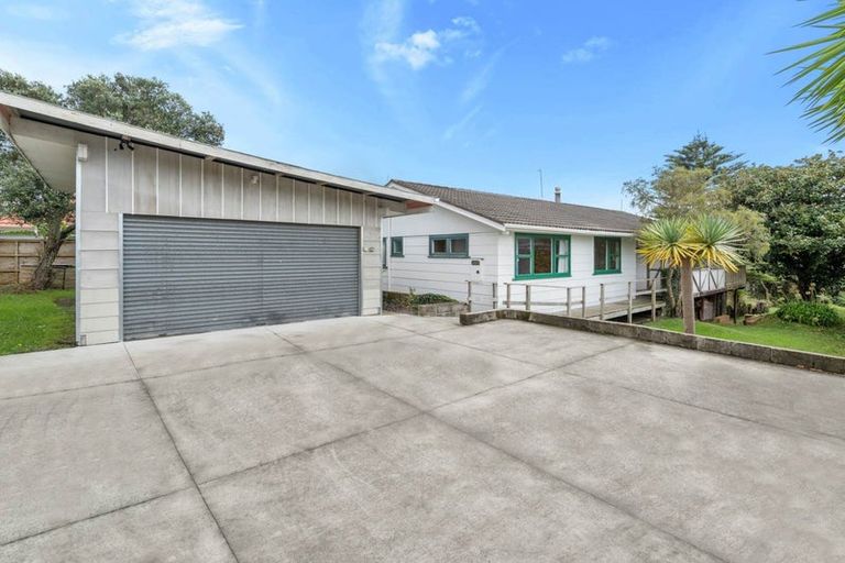Photo of property in 11 Roick Parade, Glen Eden, Auckland, 0602