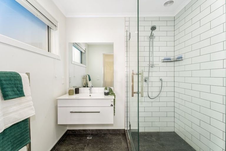 Photo of property in 115a Queen Charlotte Drive, Aotea, Porirua, 5024