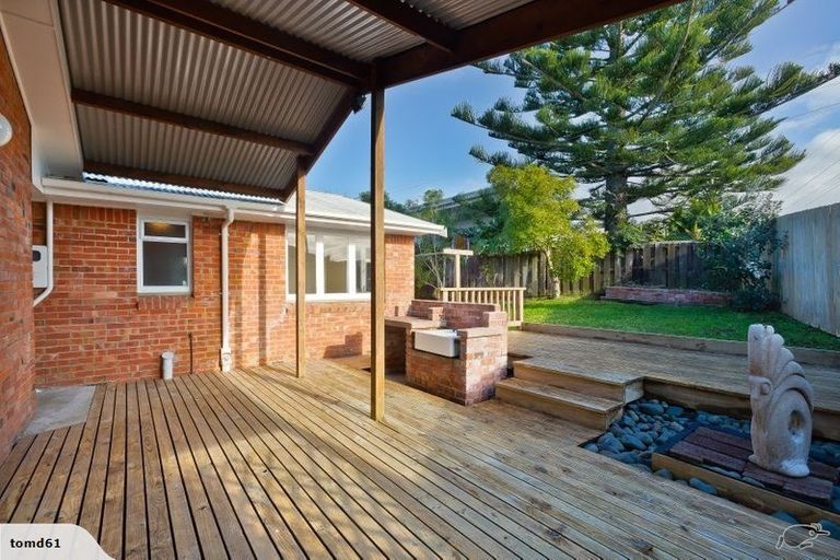 Photo of property in 122 Matipo Road, Te Atatu Peninsula, Auckland, 0610