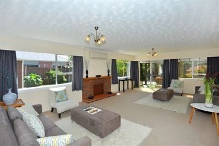 Photo of property in 1/8a Rachel Place, Avonhead, Christchurch, 8042