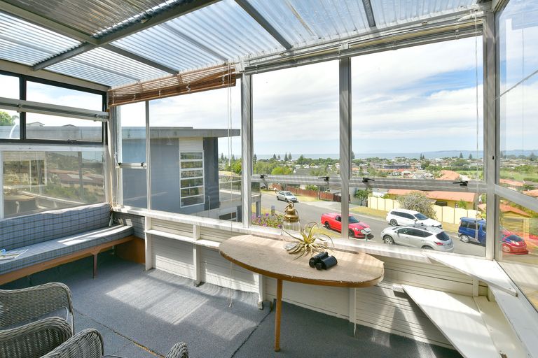 Photo of property in 1 Orewa Heights Crescent, Orewa, 0931