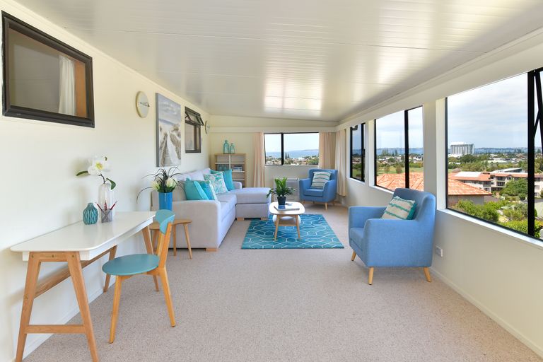 Photo of property in 1 Orewa Heights Crescent, Orewa, 0931