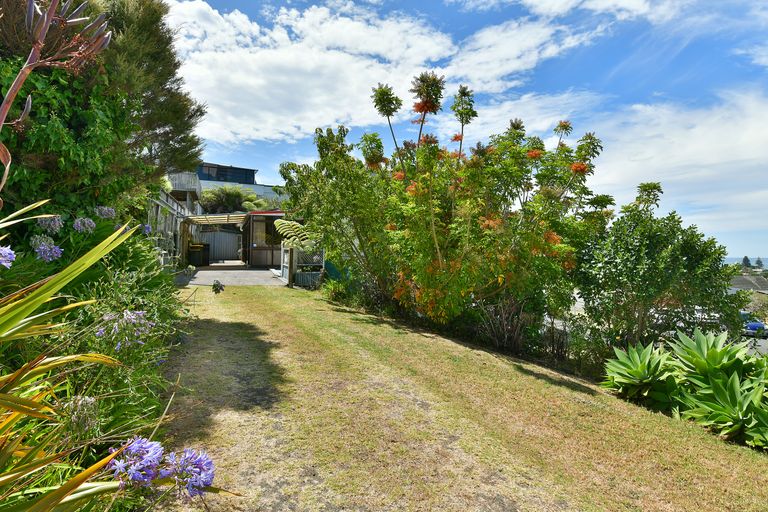 Photo of property in 1 Orewa Heights Crescent, Orewa, 0931