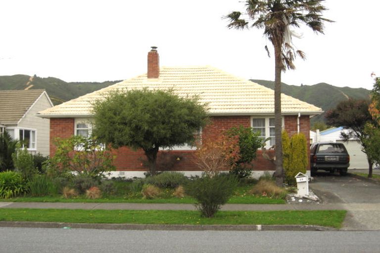 Photo of property in 28 Hewer Crescent, Naenae, Lower Hutt, 5011