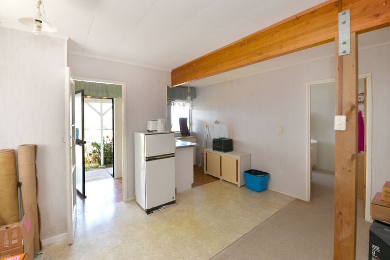 Photo of property in 1 Orewa Heights Crescent, Orewa, 0931