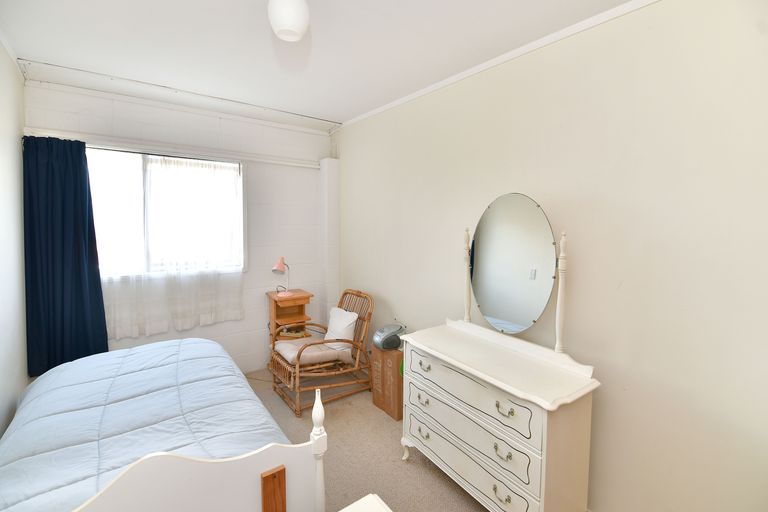 Photo of property in 1 Orewa Heights Crescent, Orewa, 0931