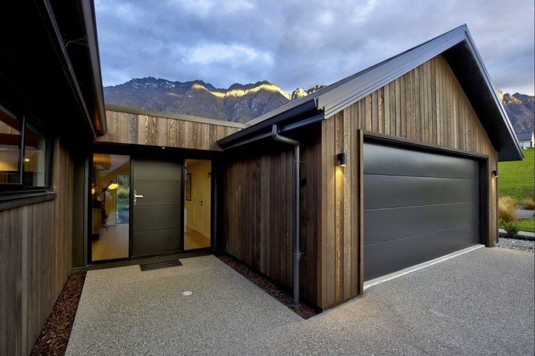 Photo of property in 28 Mcadam Drive, Jacks Point, Queenstown, 9371