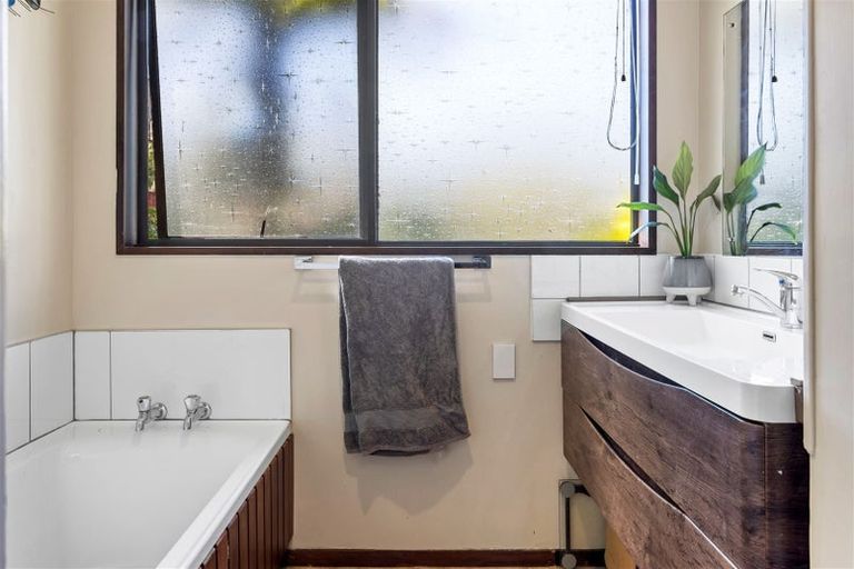 Photo of property in 102 Eders Road, Woodend, 7610