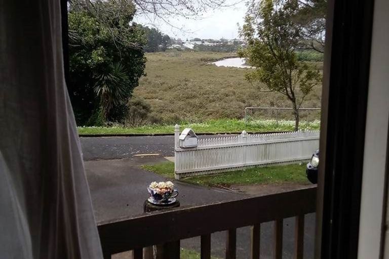 Photo of property in 133 Matipo Road, Te Atatu Peninsula, Auckland, 0610