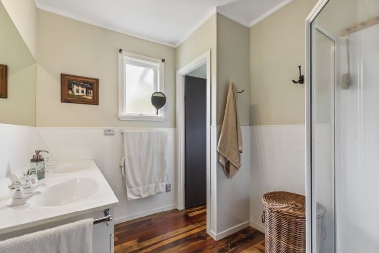 Photo of property in 18 Rimutaka Place, Titirangi, Auckland, 0604