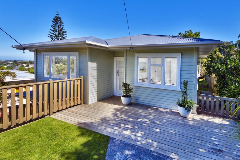 Photo of property in 3 Roland Hill, Glen Eden, Auckland, 0602
