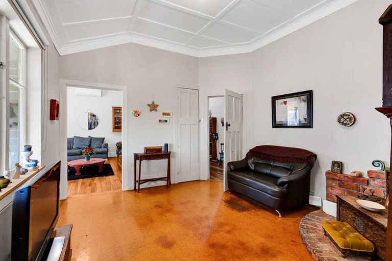 Photo of property in 43 Victoria Street, Hawera, 4610