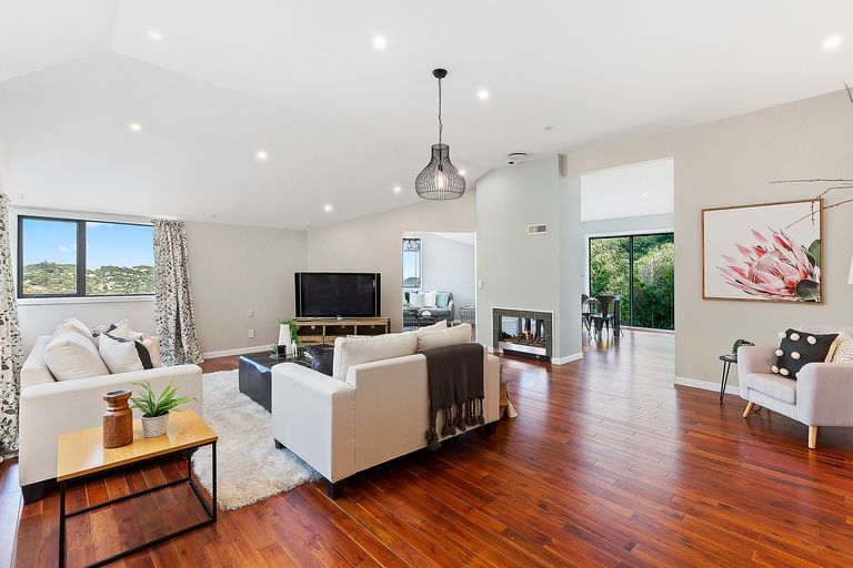 Photo of property in 9 Inverell Way, Seatoun, Wellington, 6022