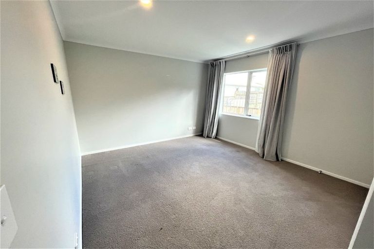 Photo of property in 15 Purei Lane, Massey, Auckland, 0614