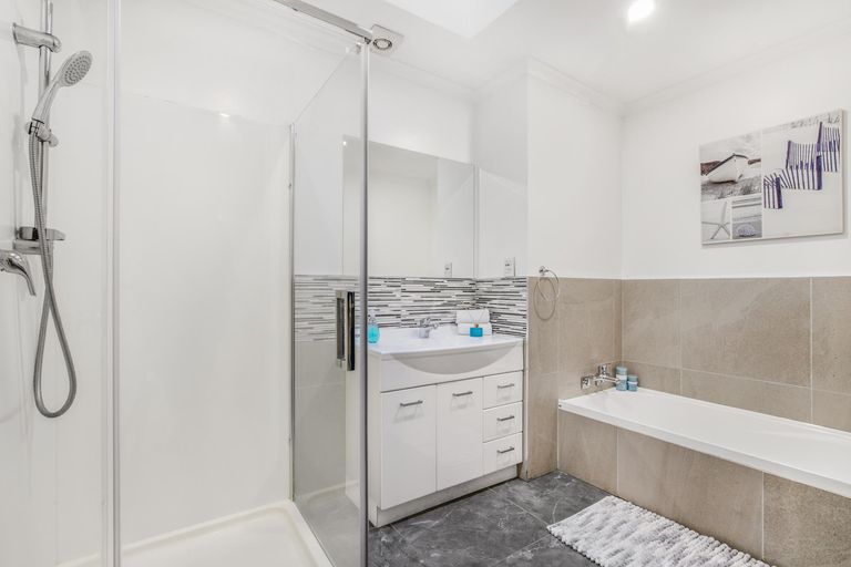 Photo of property in 21 Whitbourne Heights, Manurewa, Auckland, 2105