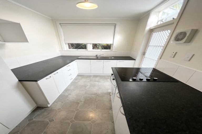 Photo of property in 145 Ocean View Road, Hillcrest, Auckland, 0627