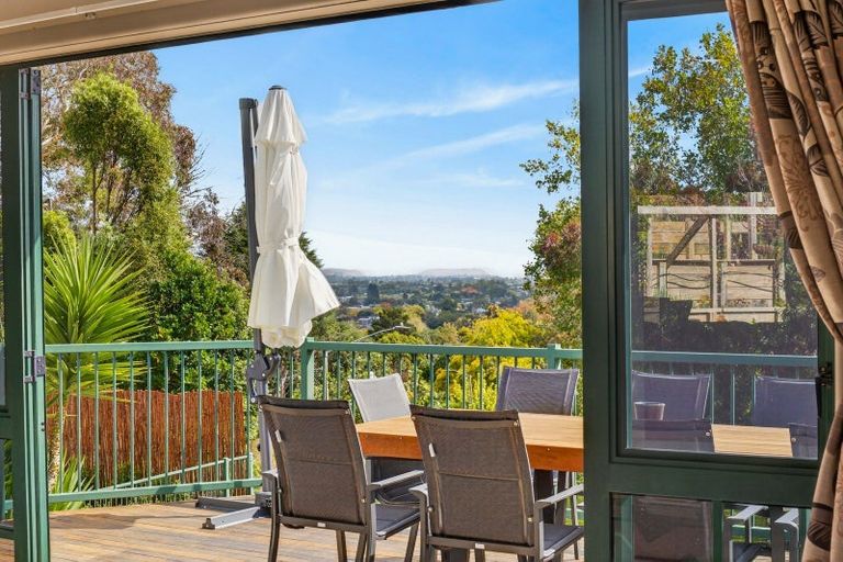 Photo of property in 16 Awarua Crescent, Havelock North, 4130