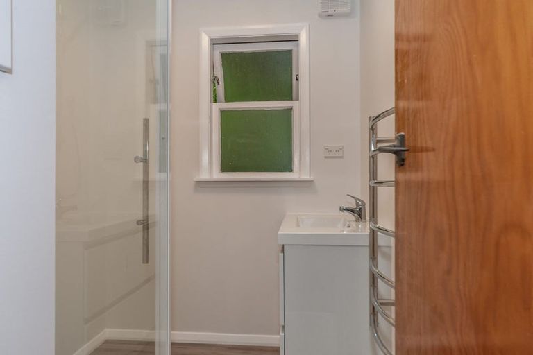 Photo of property in 54 Glenmore Street, Northland, Wellington, 6012