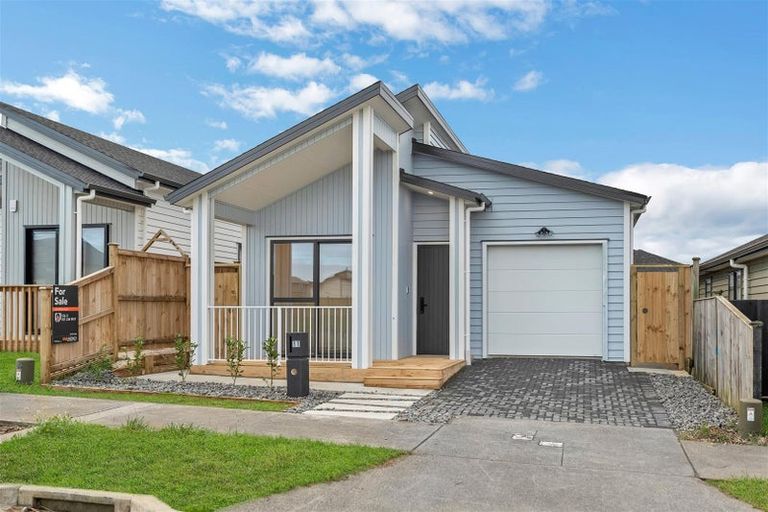 Photo of property in 11 Cronshaw Road, Karaka, Papakura, 2113