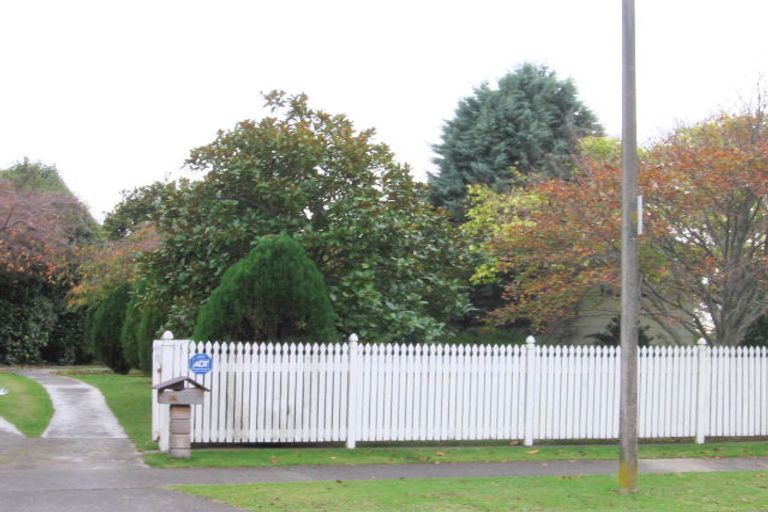Photo of property in 14 Kanawa Street, Waikanae, 5036
