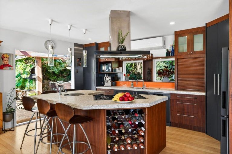 Photo of property in 23 Cliff Road, Torbay, Auckland, 0630