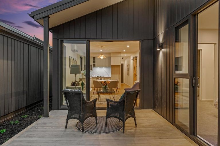 Photo of property in 21 Paretao Street, Massey, 0614