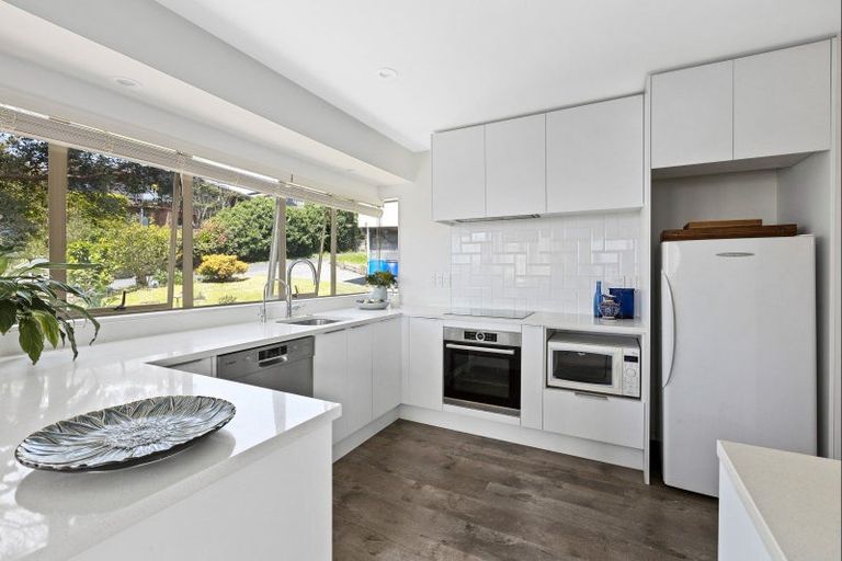 Photo of property in 4/96 William Bayes Place, Red Beach, 0932
