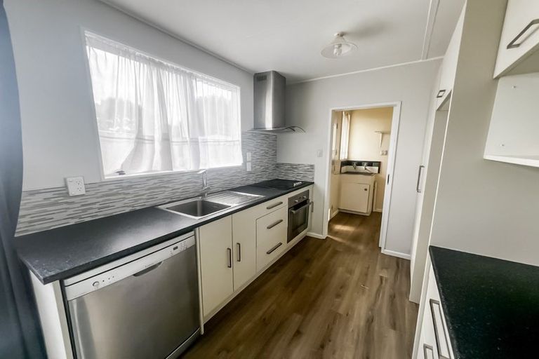 Photo of property in 48 Rhodes Drive, Kelvin Grove, Palmerston North, 4414