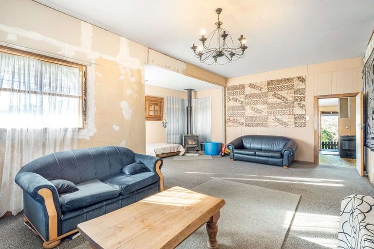 Photo of property in 19 Milne Street, Hunterville, 4730