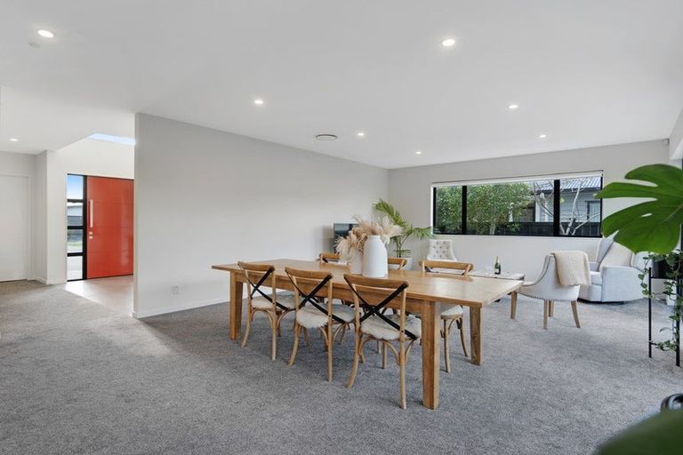 Photo of property in 26 Papa Orchard Drive, Kumeu, 0810