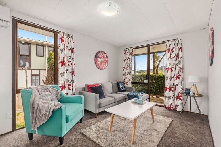 Photo of property in 2 Mcmanaway Grove, Stokes Valley, Lower Hutt, 5019