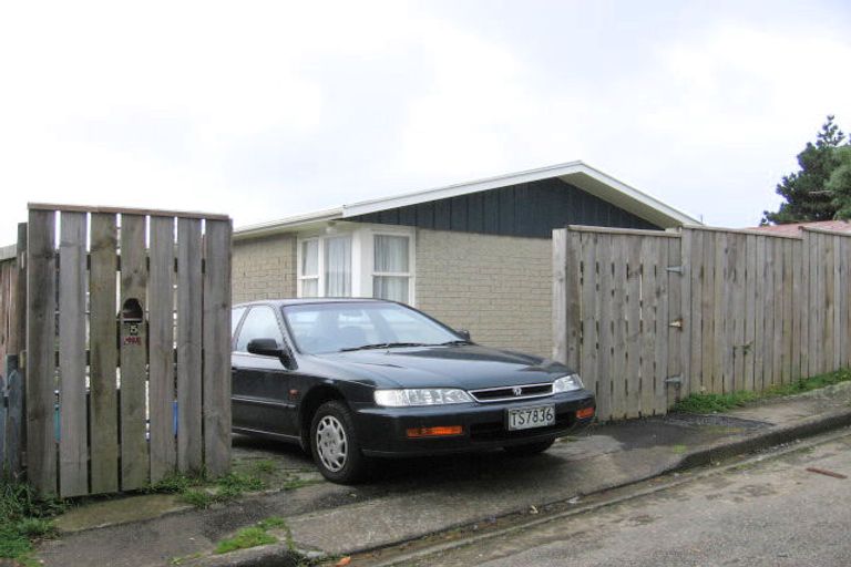 Photo of property in 5 Merritt Way, Newlands, Wellington, 6037