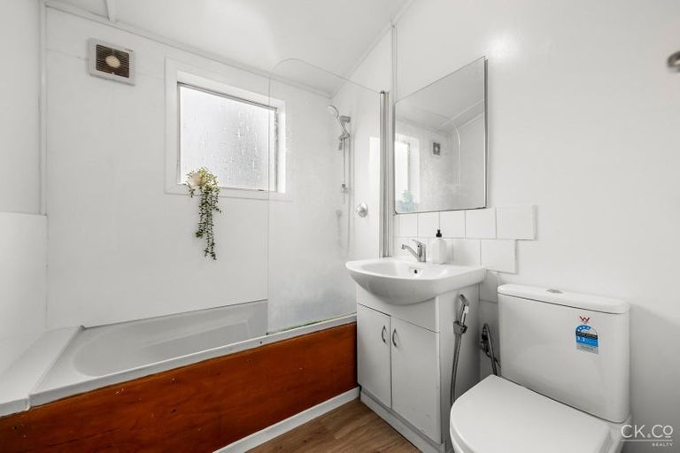 Photo of property in 2/264 Grounsell Crescent, Belmont, Lower Hutt, 5010