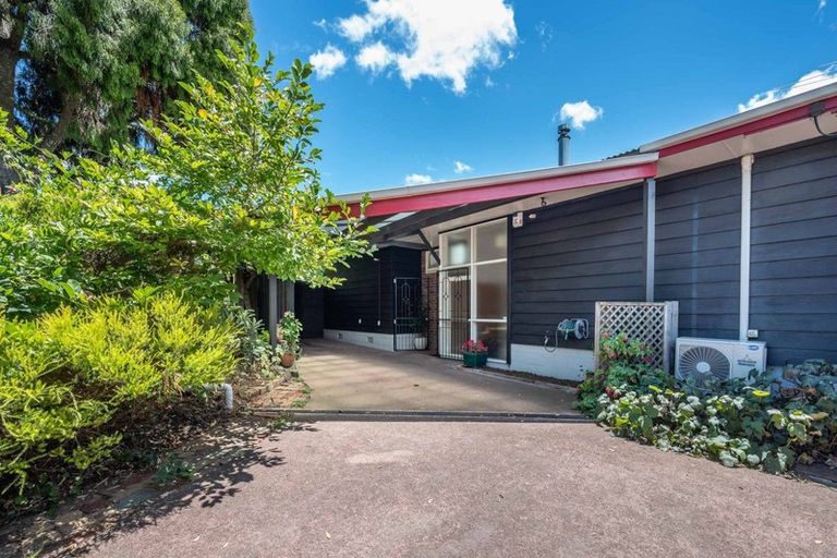 Photo of property in 275 Don Buck Road, Massey, Auckland, 0614