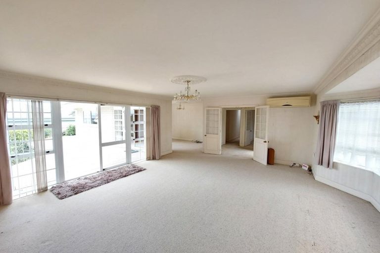 Photo of property in 21 Oakpark Place, West Harbour, Auckland, 0618