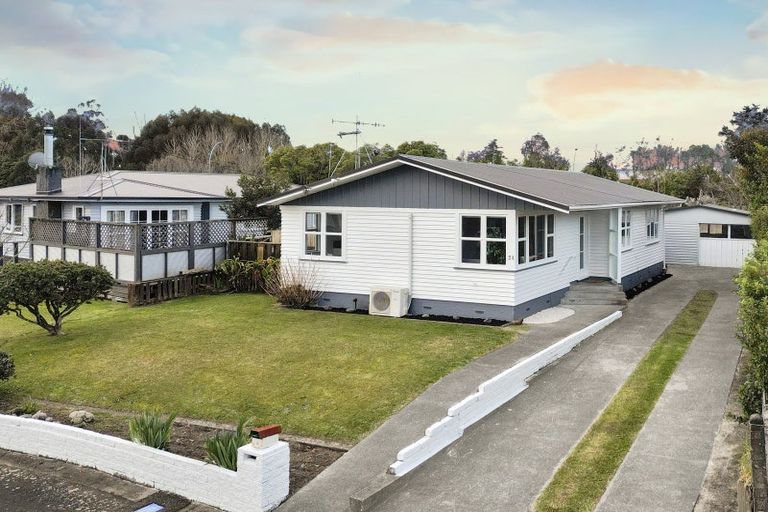 Photo of property in 24 Frederick Drive, Dinsdale, Hamilton, 3204