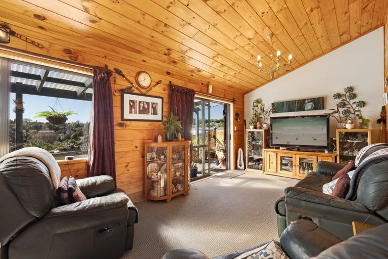 Photo of property in 27 Bateleur Close, Welcome Bay, Tauranga, 3112