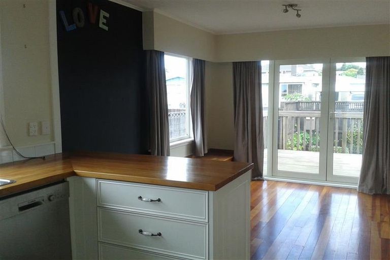 Photo of property in 5 Trafalgar Street, Westown, New Plymouth, 4310