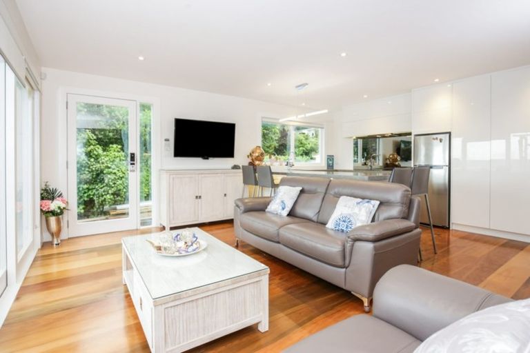 Photo of property in 91 Otitori Bay Road, Titirangi, Auckland, 0604