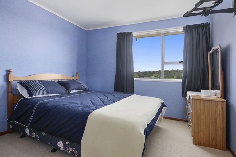 Photo of property in 18 Roick Parade, Glen Eden, Auckland, 0602